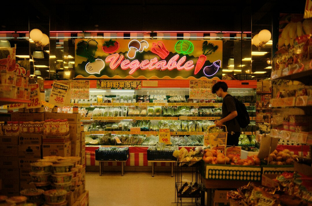 supermarket aisle with shoppers