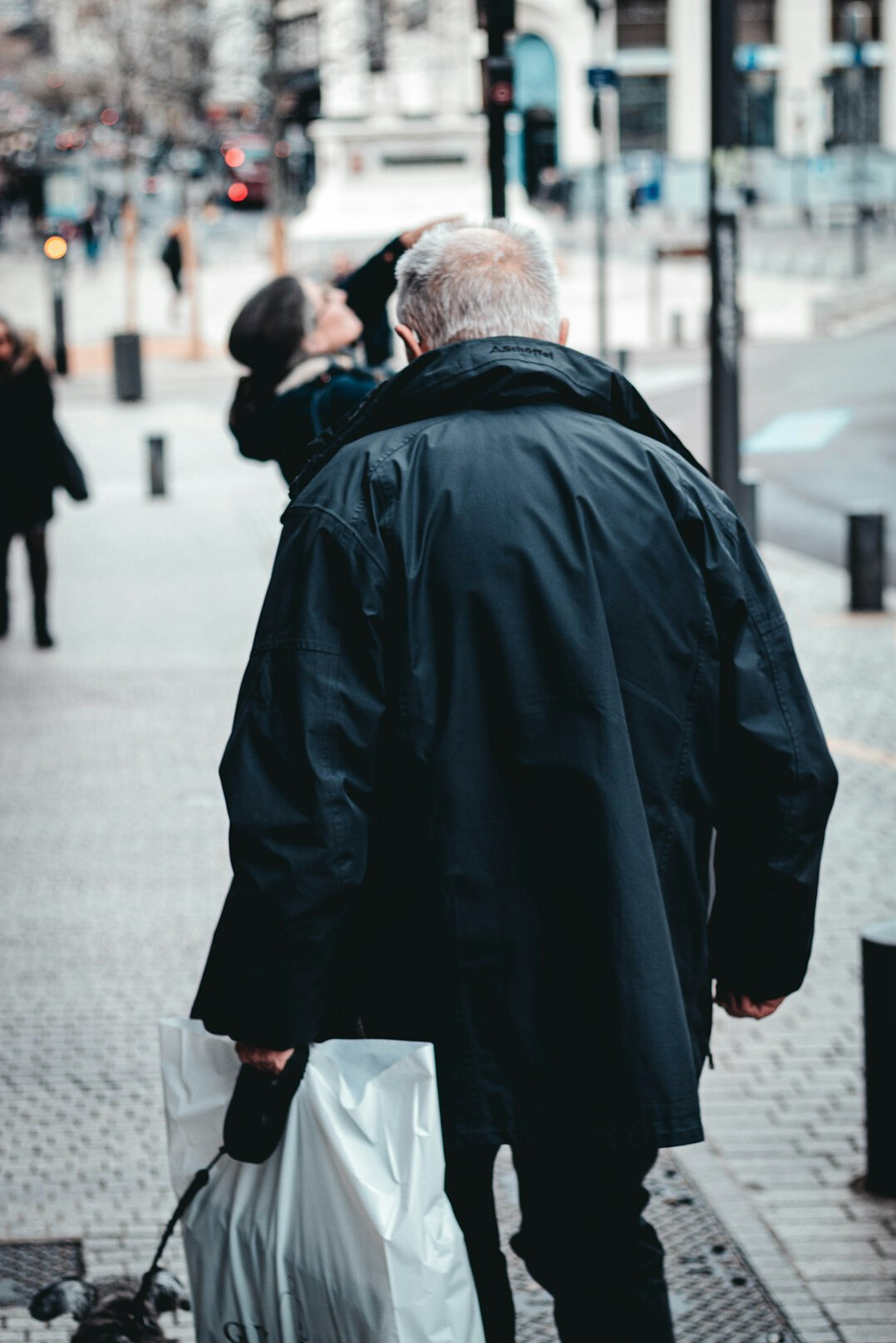 detective observing shoppers